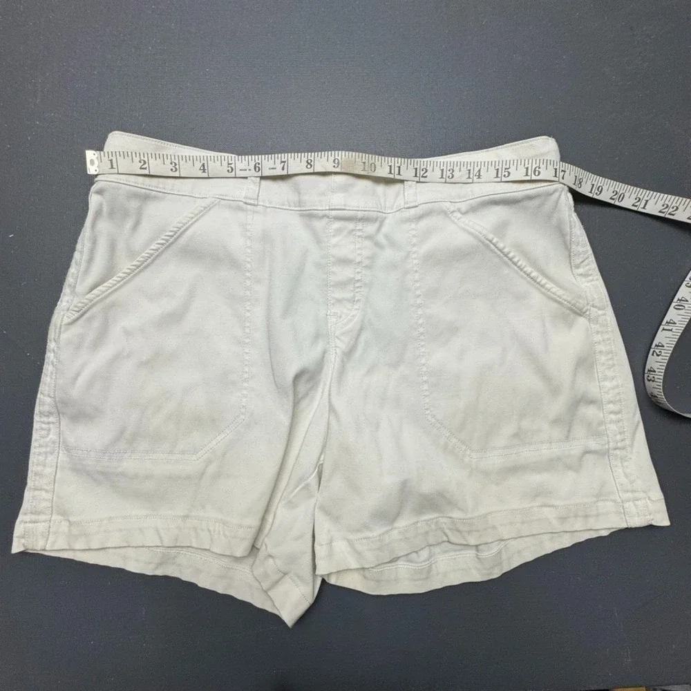 Spanx Shorts Women's XL White Chino Stretch Mid Rise Casual Streetwear 5" Inseam - Picture 4 of 7